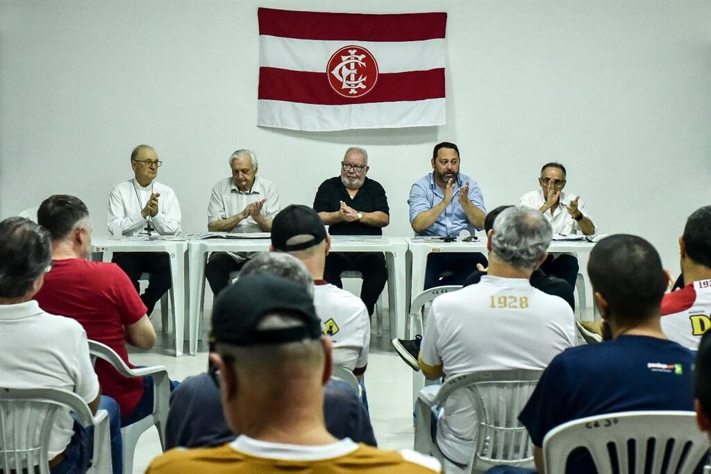 título imagem Pedro Della Pasqua reassumirá a presidência do Inter-SM nesta terça-feira
