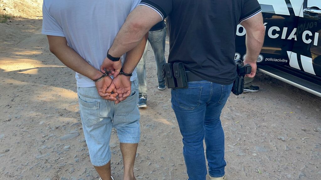 Polícia Civil prende dois suspeitos de serem mandante e executor do primeiro homicídio do ano em Santa Maria