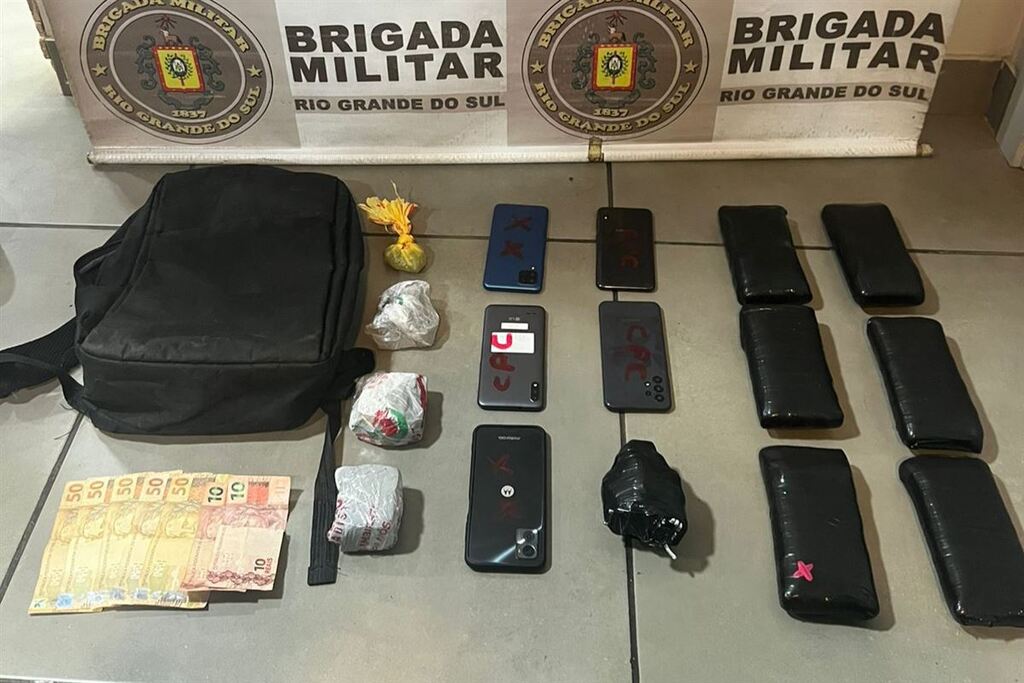 Adolescente é apreendido com drogas e celulares que seriam arremessados para presídio em Santa Maria