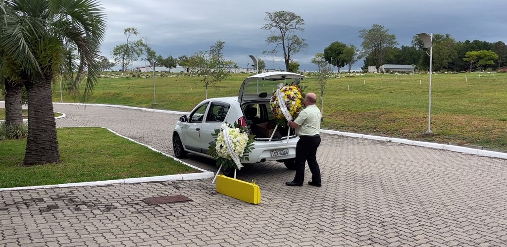 Familiares, amigos e funcionários se despedem do empresário Humberto Tombesi em Santa Maria