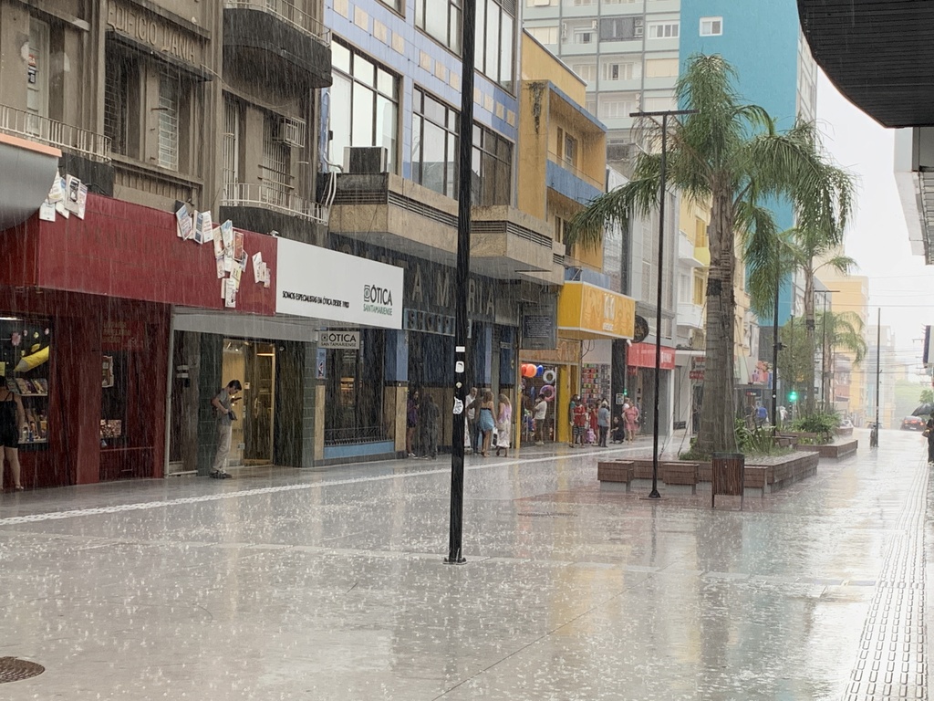 Foto: Beto Albert (Diário) - Registro de Santa Maria, no Calçadão, nesta quinta (6).