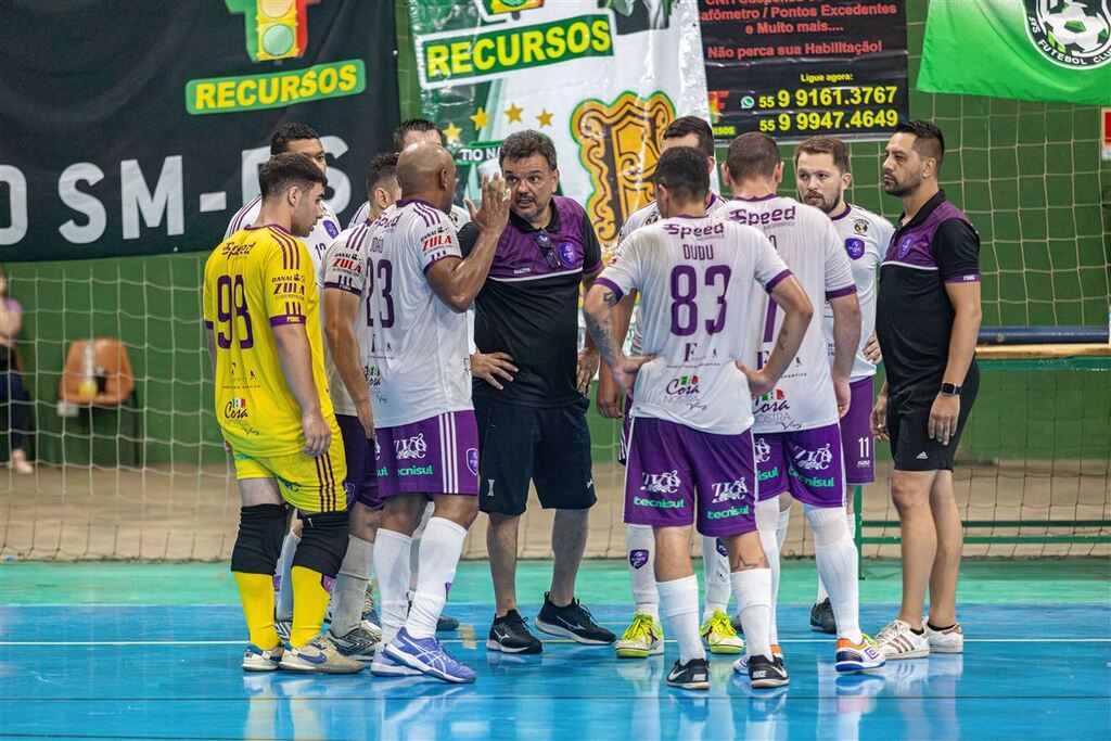 Foto: Pedro Milesi - Poms joga no CDM nesta sexta-feira. Ingressos custam R$ 5 até as 16h. Na hora, o valor é R$ 10
