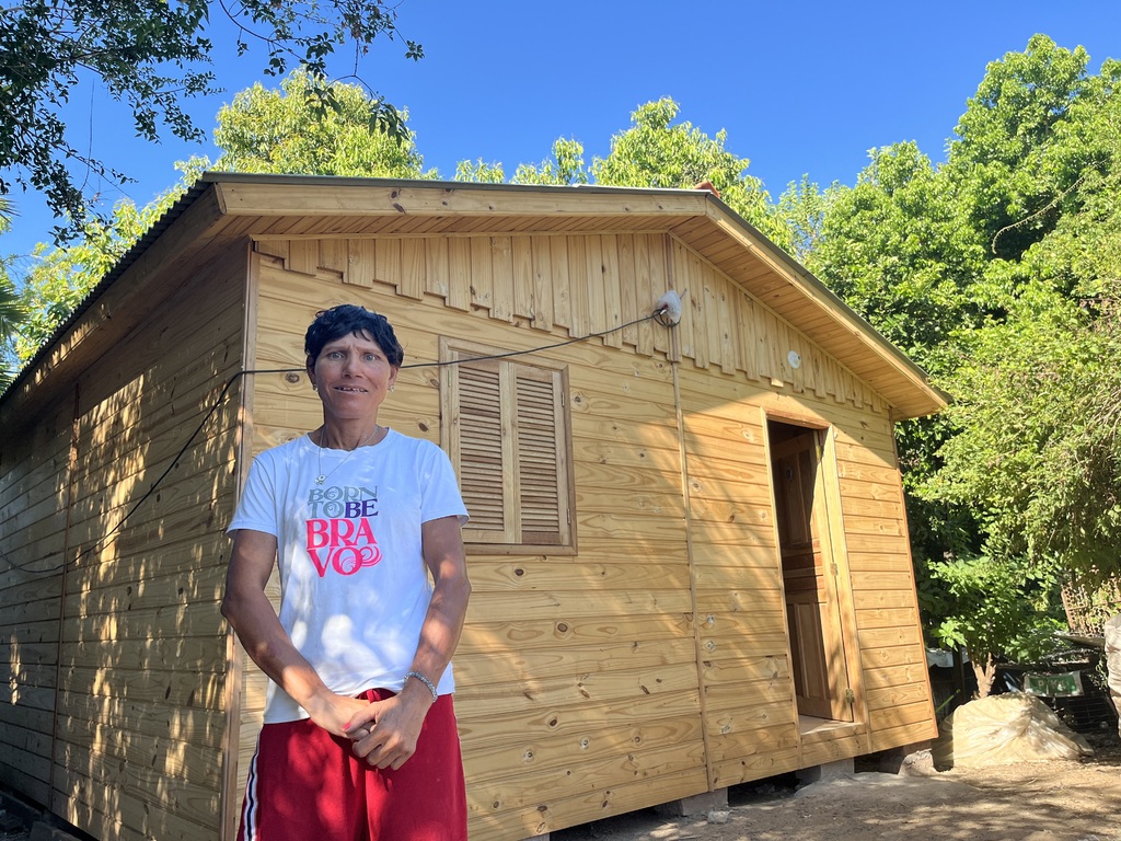 Fotos Deni Zolin - Cláudia ganhou a casa da Construtora Jobim e agora luta para mobiliar o imóvel. Ela tem recebido doações. Veja abaixo como ajudar.