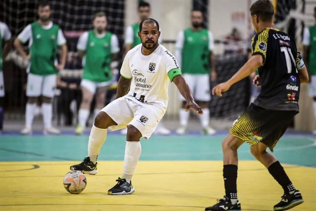Foto: Gabriel Haesbaert (Minha Foto Em Jogo) - ATF (de uniforme branco) bateu o Gaúcho de Restinga Sêca e avançou às semifinais da Copa Regional
