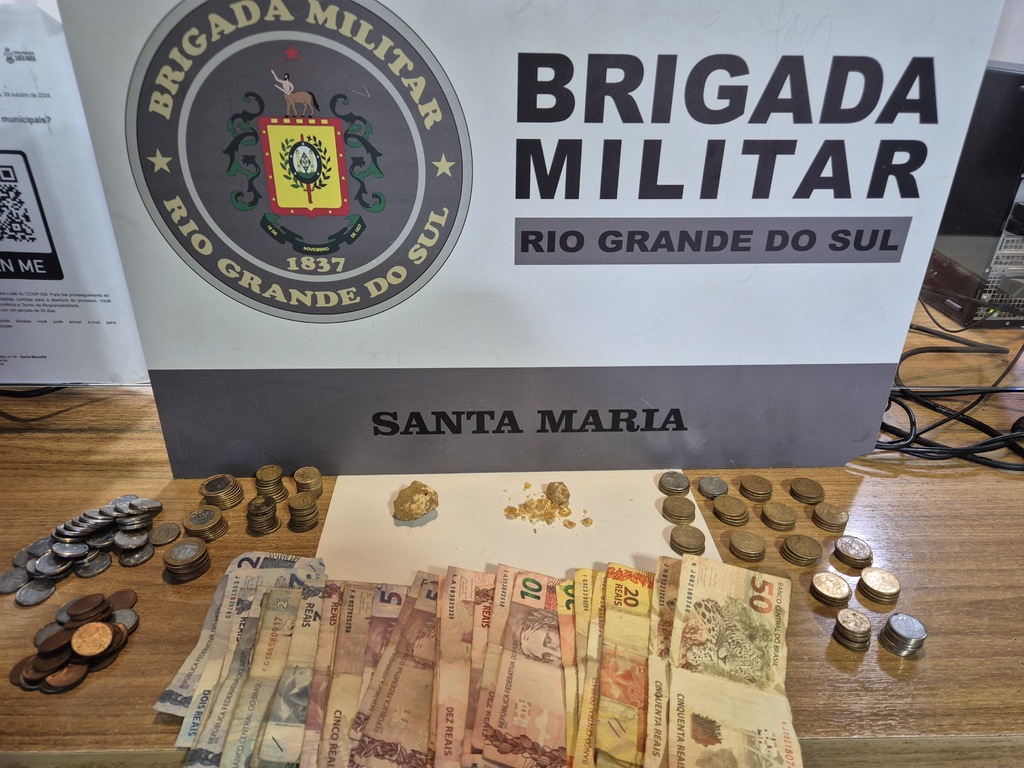Homem é preso por tráfico de drogas no Bairro João Goulart em Santa Maria Homem é preso por tráfico de drogas no Bairro João Goulart em Santa Maria