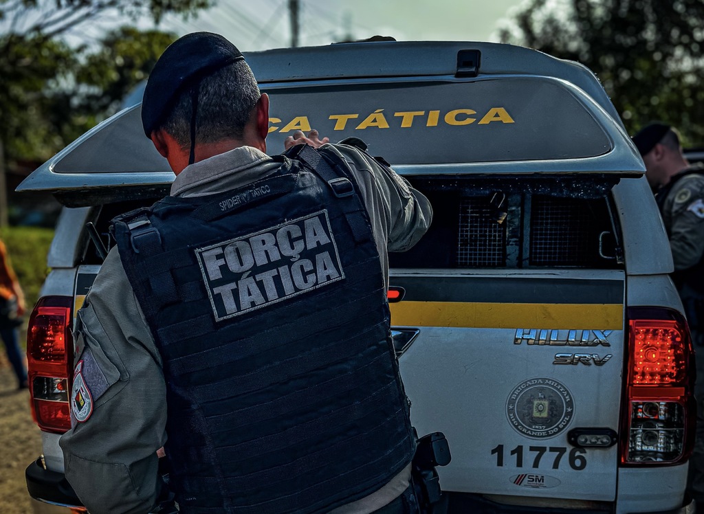 título imagem Três pessoas são presas em menos de quatro horas pela Brigada Militar em Santa Maria