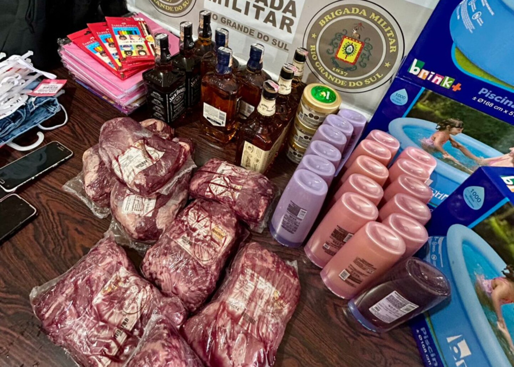 título imagem Quatro pessoas são presas em Santa Maria com mercadorias furtadas